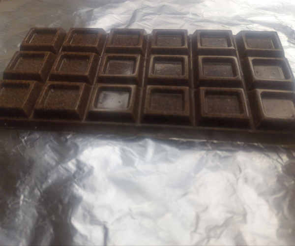 коробки с шоколадными сердечками, цветочками